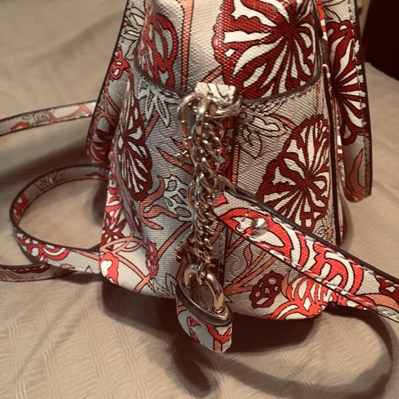 Guess Ophelia Turnlock floral Satchel - Picture 6 of 8